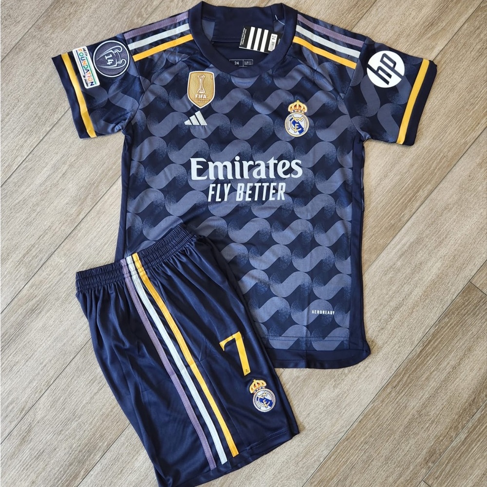 Real Madrid Vini Jr 7 set for kids - Picture 4 of 5